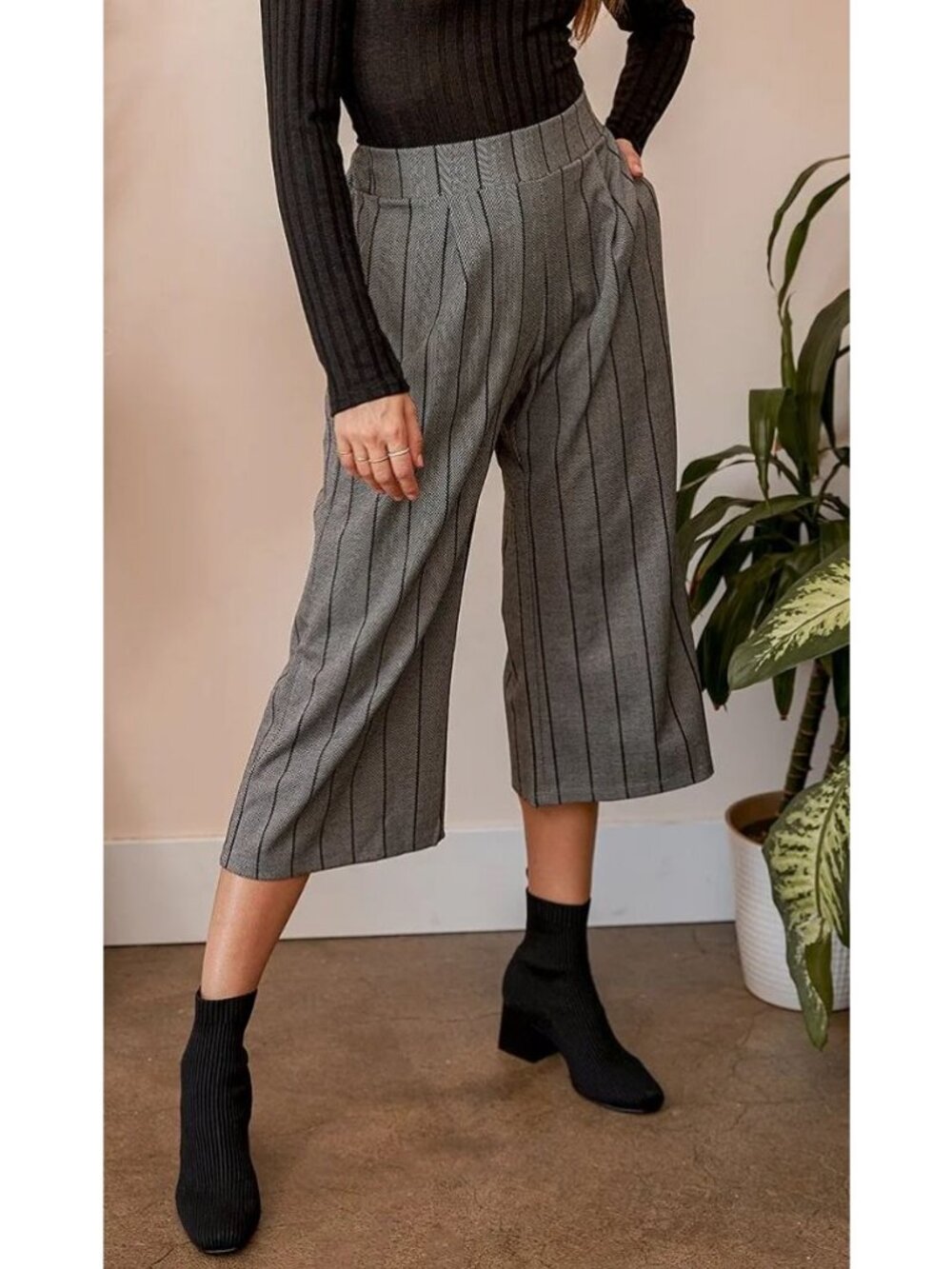 Lulus Ready for Everything Grey Striped Culotte Pants Women's Size XS NWT!